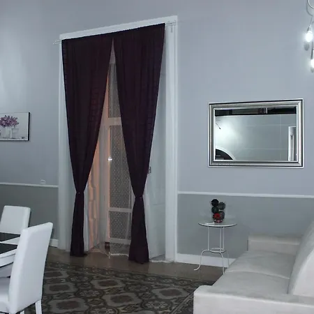 La Torretta Chiaia Bed & Breakfast 3*