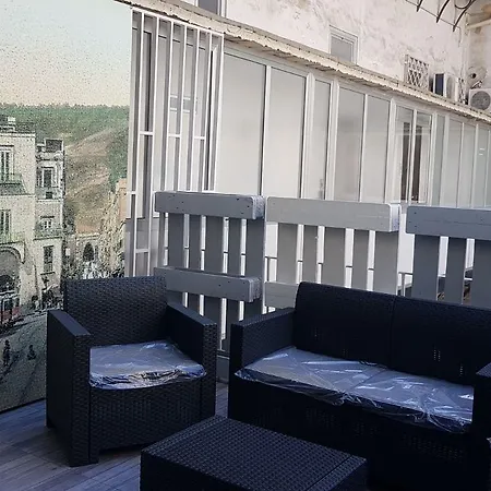 La Torretta Chiaia Nocleg ze śniadaniem Neapol