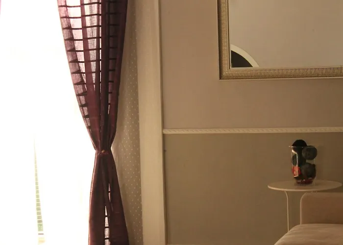 La Torretta Chiaia Bed & Breakfast 4*