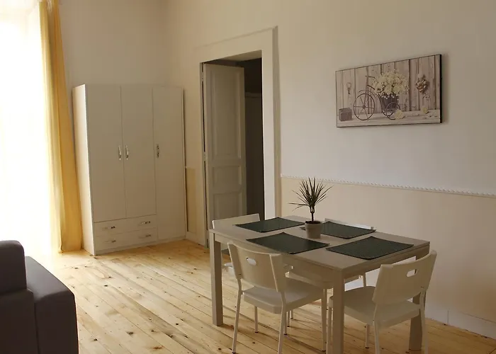 La Torretta Chiaia Bed & Breakfast 4*