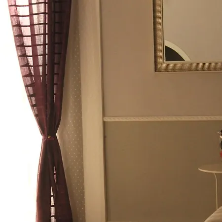 La Torretta Chiaia Bed and Breakfast 4*
